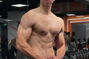 好家伙，曹岩这身肌肉练得有点炸裂啊🙊